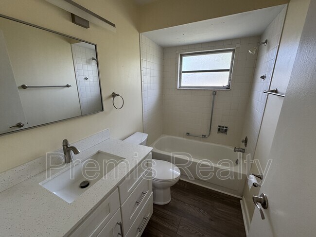 Building Photo - 144 Stafford Cir