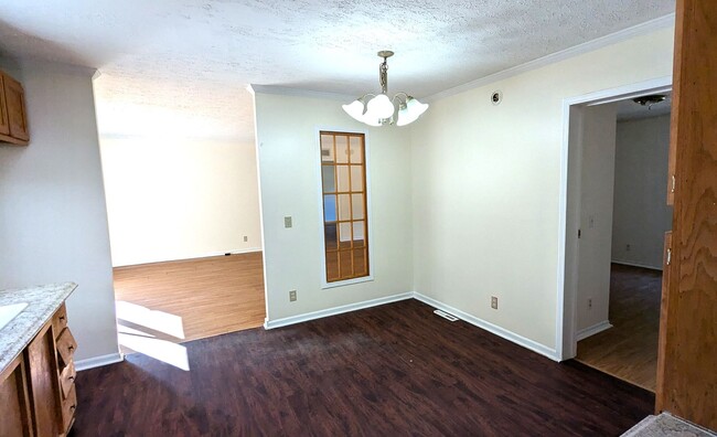 Building Photo - 182 N Walker Rd