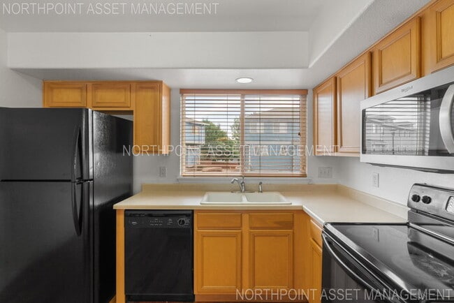 Building Photo - Beautiful 2 beds 2.5 baths in Brighton!