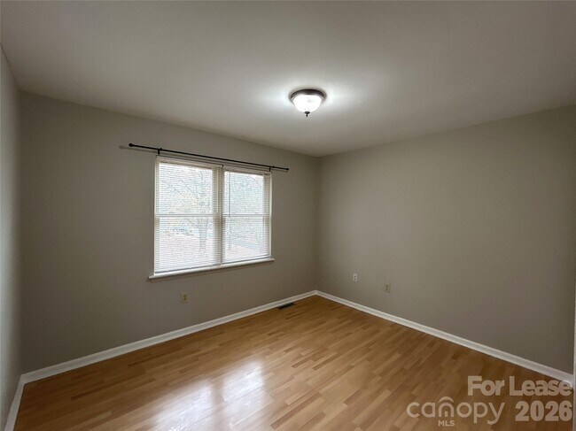 Building Photo - 3805 Rosedown Dr