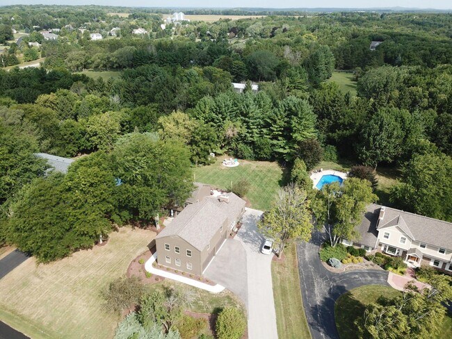 Building Photo - N63W29834 Woodfield Ct