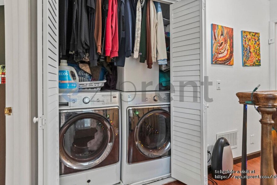 Building Photo - 6090 Calle De Amor