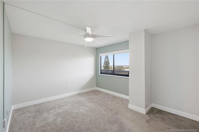 Building Photo - 10410 S Ocean Dr