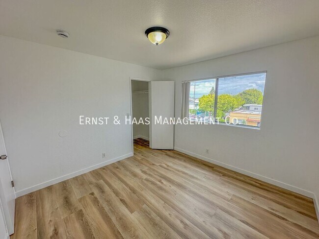 Building Photo - 1080 St Louis Ave