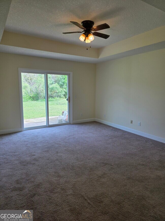 Building Photo - 516 Hide-A-Way Lk Lp