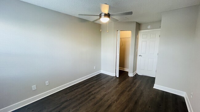 Building Photo - 2536 Woodgate Blvd