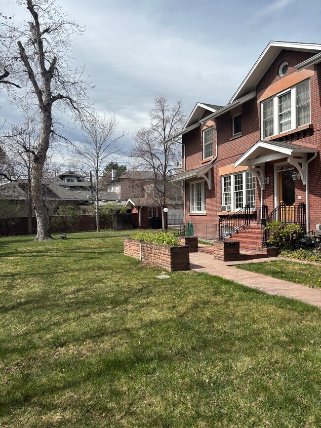 Building Photo - 725 Corona St