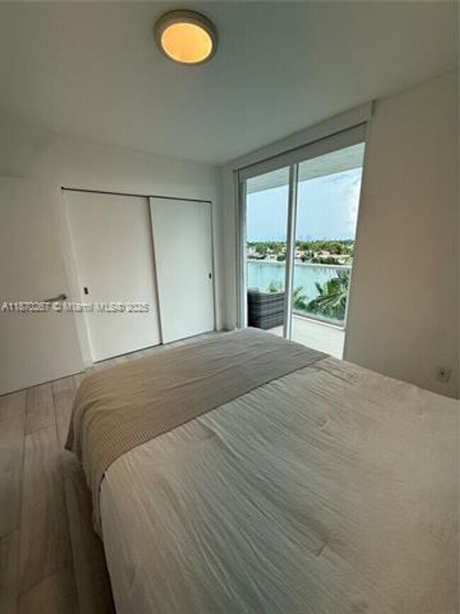 Building Photo - 5900 Collins Ave