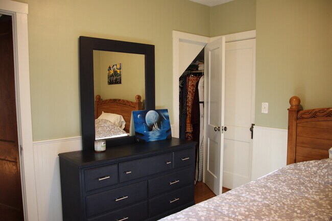 Building Photo - 2034 Warren Rd