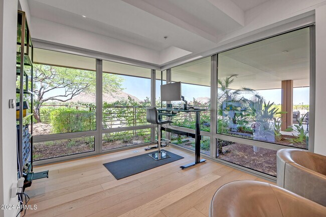 Primary Photo - 7117 E Rancho Vista Dr