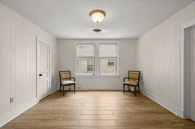 Building Photo - 1642 College Dr
