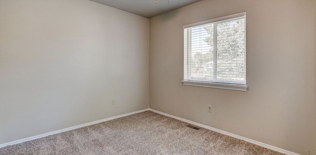 Building Photo - 747 Ponderosa Dr
