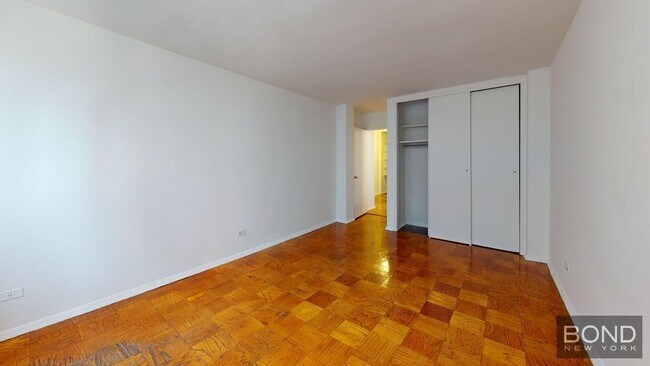 Building Photo - 240 E 35th St