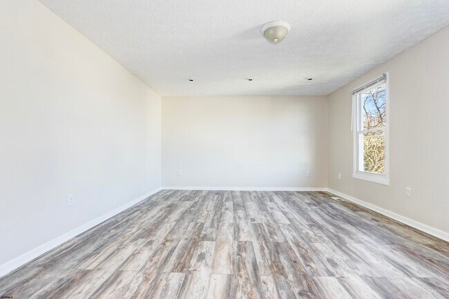 Building Photo - 1649 N Missouri Ave