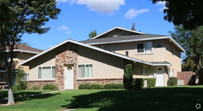 Building Photo - 2125 Chrysler Dr