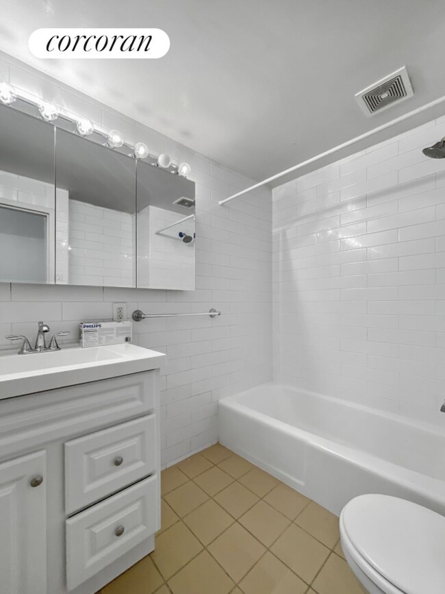 Building Photo - 523 W 49th St