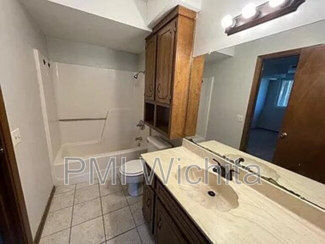 Building Photo - 1730 S Beech Ct