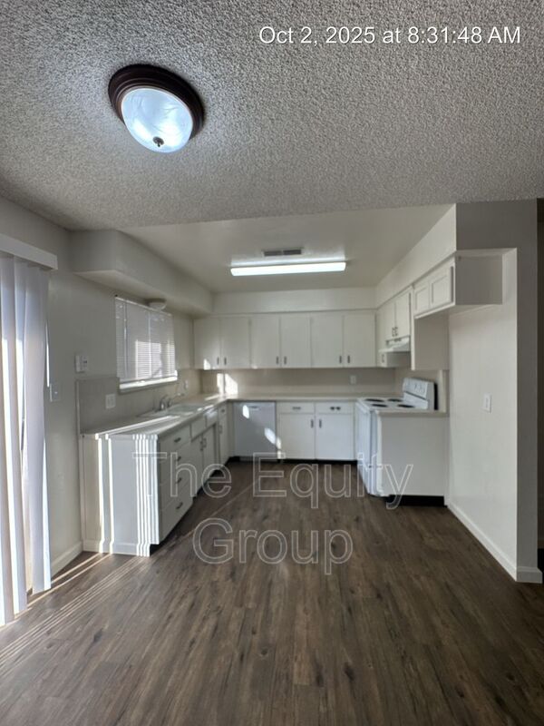 Building Photo - 3637 W Colonial Ave