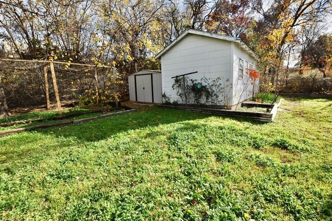 Building Photo - FOR LEASE! Nice 5 BR - 3 Bath - 2,600+ sf ...