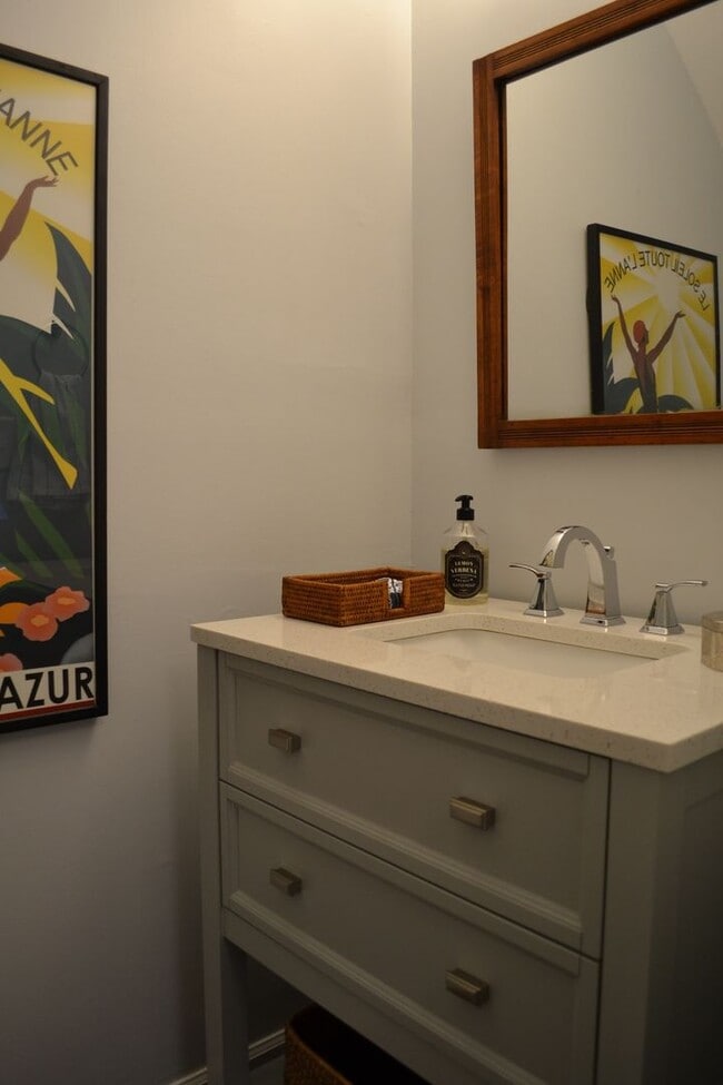 Building Photo - Charming 2BR Townhome in Charlotte
