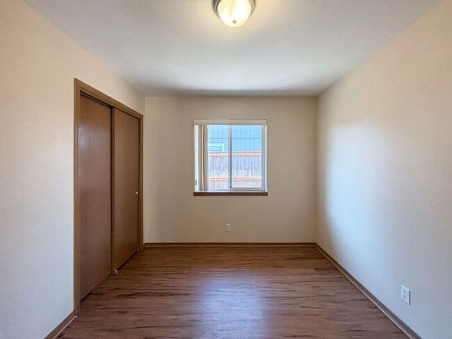 Building Photo - 882 Smith St