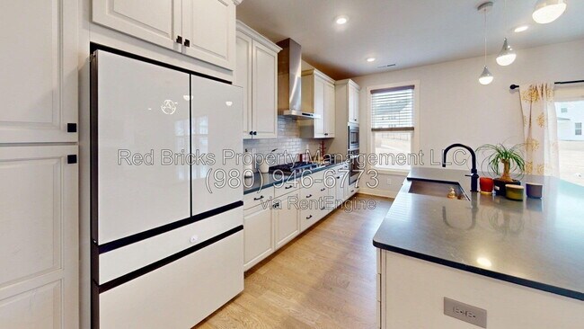 Building Photo - 6129 Alsace Ln