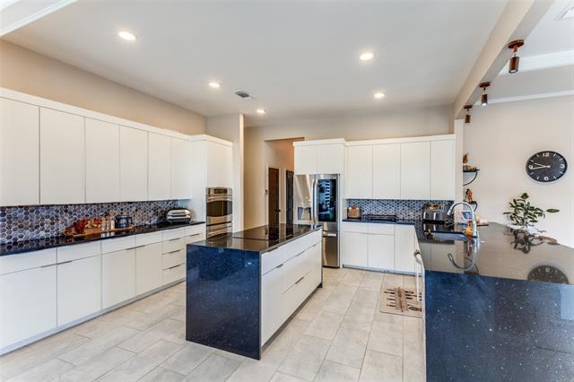 Building Photo - 6017 Woodlake Dr