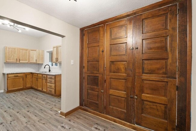 Building Photo - 1709 Ekin Ave