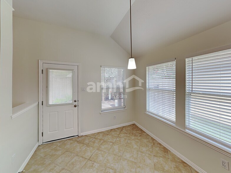 Building Photo - 30919 Blue Ridge Park Ln