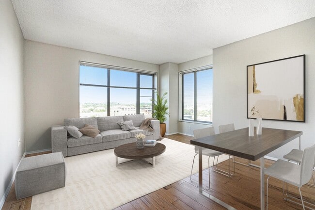 Building Photo - The Plaza Apartments
