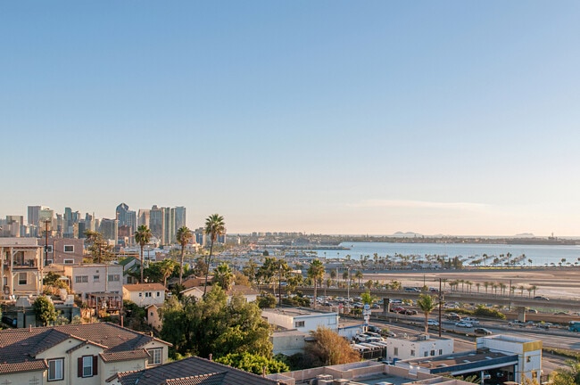 Building Photo - HUGE 2BD/2BA CONDO IN MISSION HILLS - AMAZ...