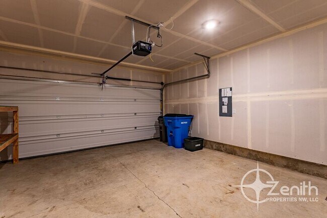 Building Photo - 215 N Layla Pl