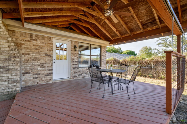 Ceiling fan to keep you cool! - 209 Prairie Wind Blvd