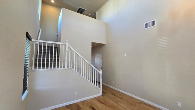 Building Photo - Gated Somersett Home with a View!