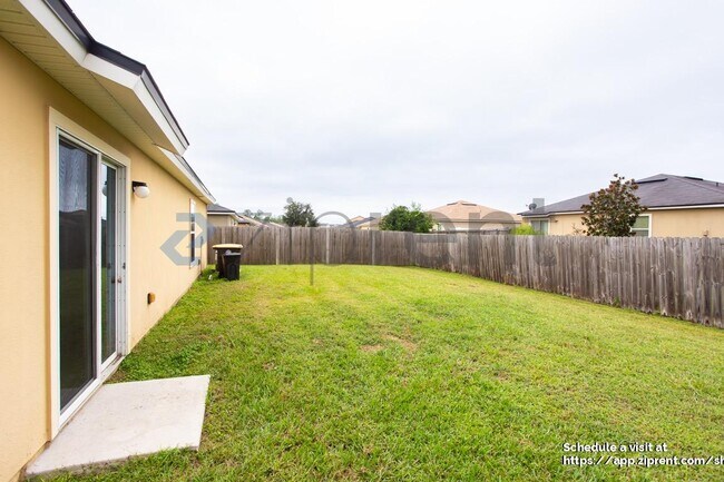 Building Photo - 15307 Bareback Dr