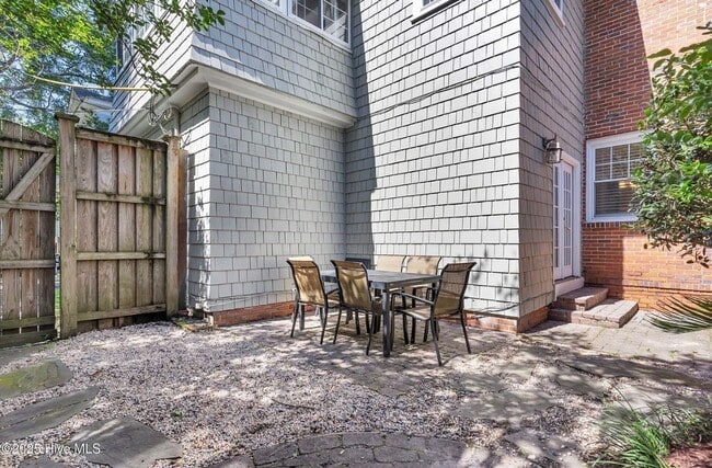 Building Photo - 3 Bed 3 Bath Historic Home