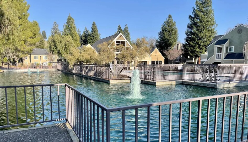 Great landscaping in the apartment complex - perfect for evening walks - 140 Reflections Dr