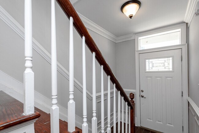 Building Photo - 706 Catherine St