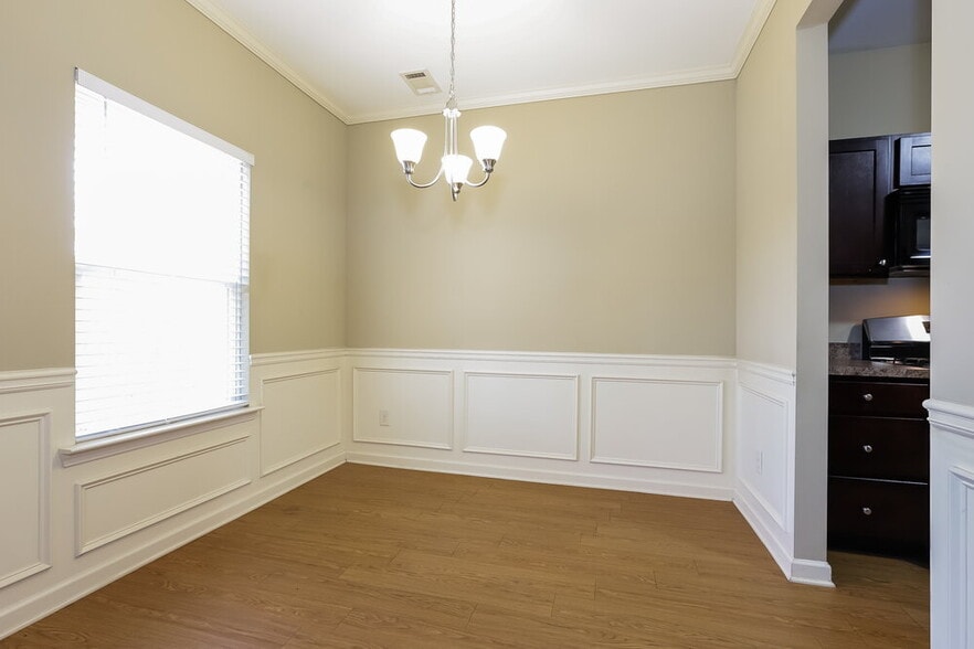 Building Photo - 496 Hill Crest Cir