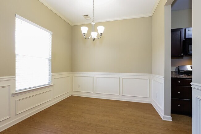 Building Photo - 496 Hill Crest Cir