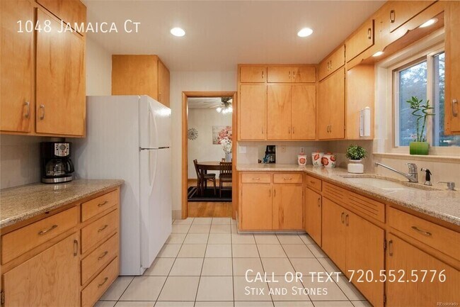Building Photo - 1048 Jamaica Ct