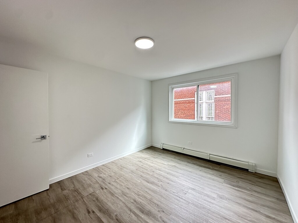 Building Photo - 7621 N Sheridan Rd