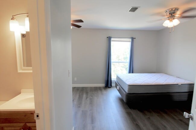 Building Photo - 1348 Hunters Rd