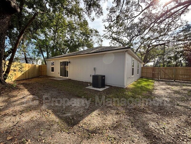 Building Photo - 2235 Orchard St