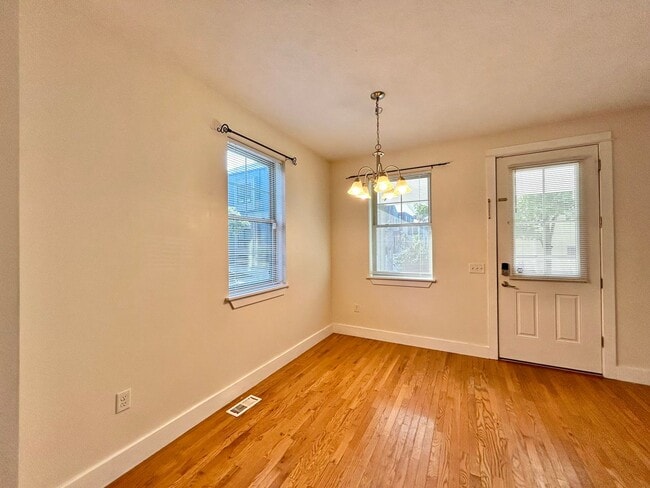 Building Photo - Four Bedroom Home in Eastown GR