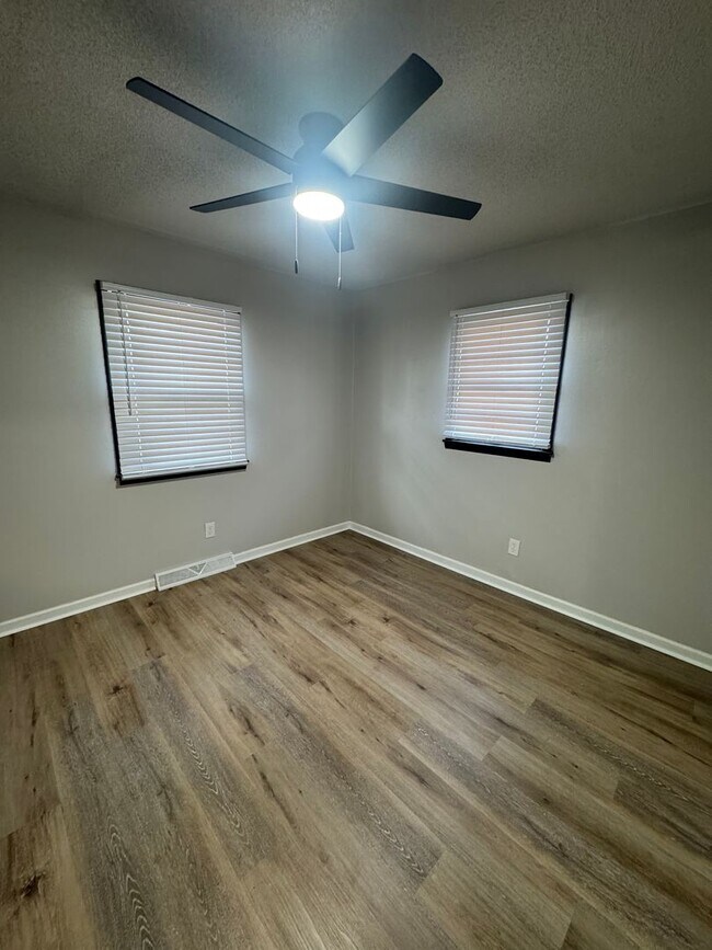 Building Photo - 2812 Mulberry Rd