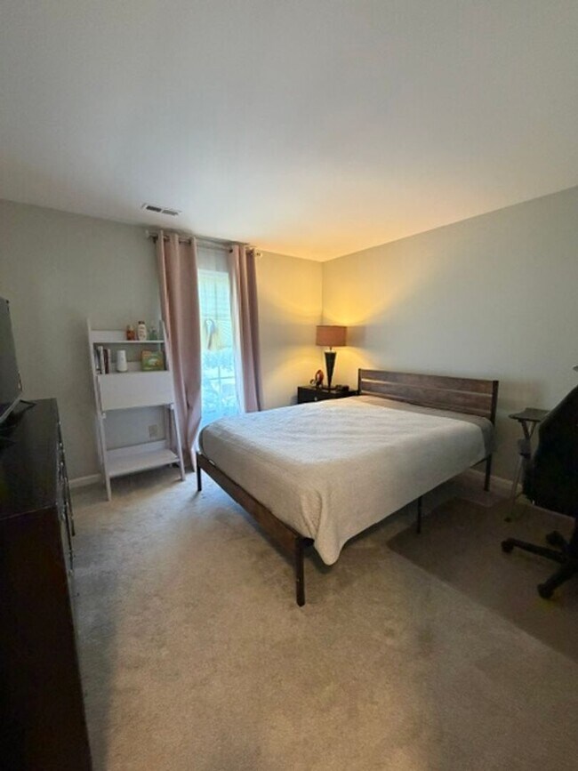 Building Photo - SPACIOUS SF HOME IN GERMANTOWN