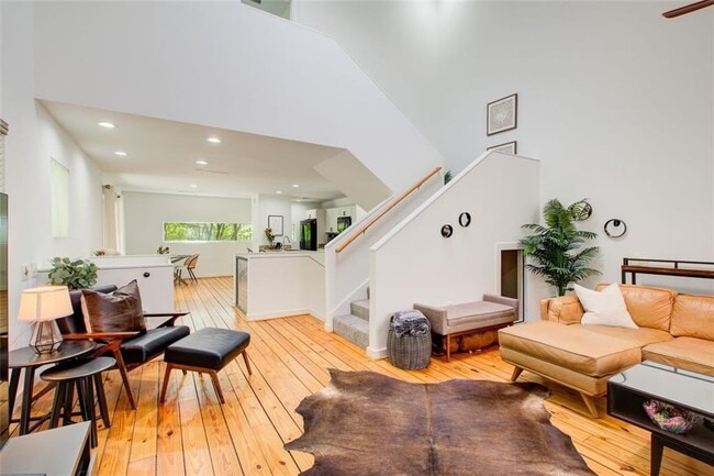 Building Photo - 241 Maynard Terrace SE