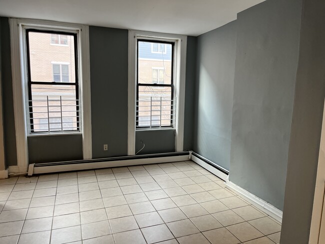 Building Photo - 18 Westervelt Pl