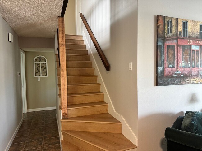 Building Photo - Beautiful 4-Bedroom + Loft Home in Desirab...